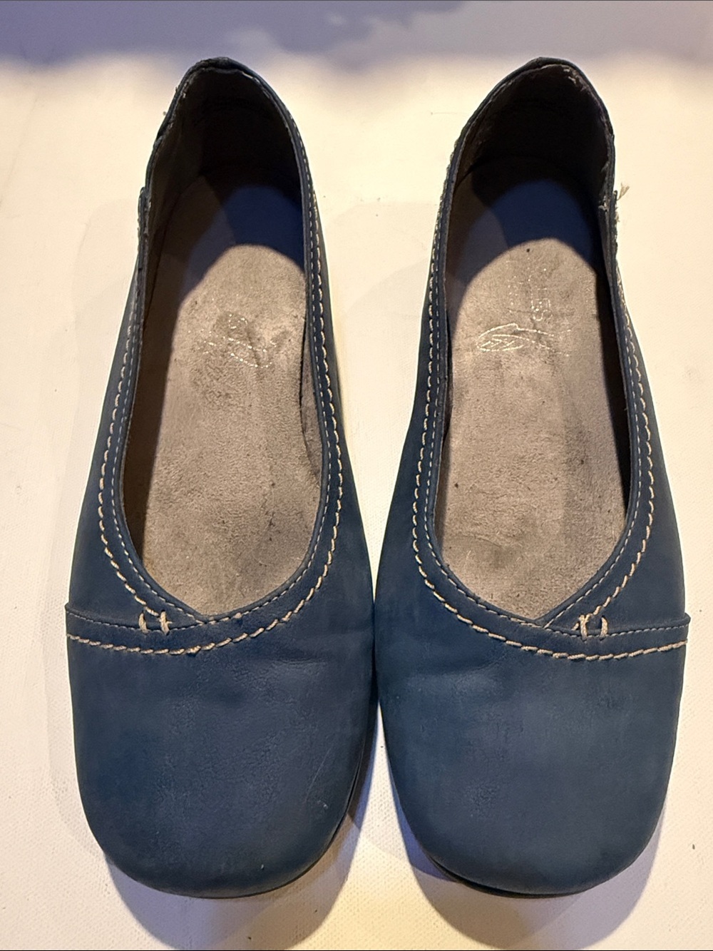 AEROSOLES Navy Blue Ballet Flats with Contrast Stitching